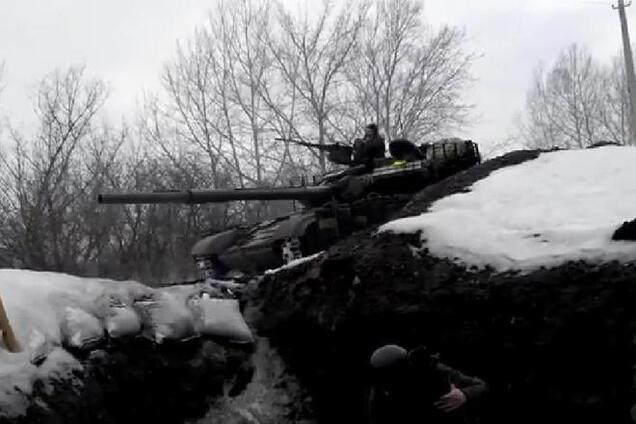 Бойцы АТО отбивают атаки террористов на Счастье: опубликовано видео