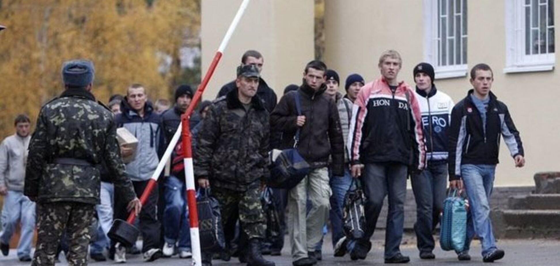 Украинские военкоматы начали приписную кампанию юношей 1998 года рождения 