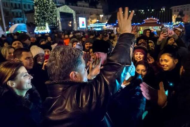 Порошенко с первой леди побывали возле главной елки страны: опубликованы фото