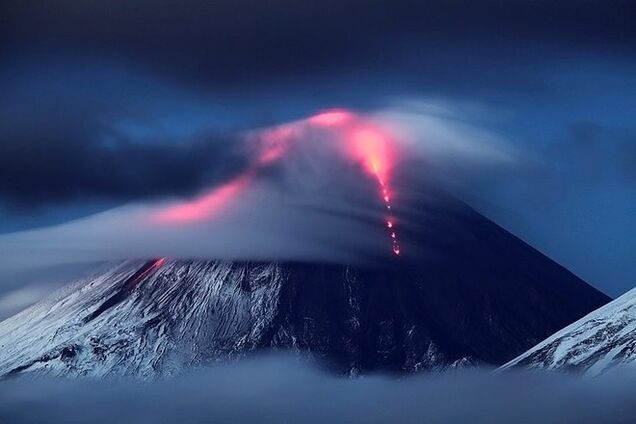 Беда не приходит одна: в России начал мощное извержение 'спящий' вулкан