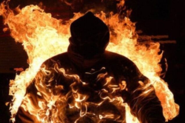 В киевской высотке неизвестные подожгли спящего бездомного