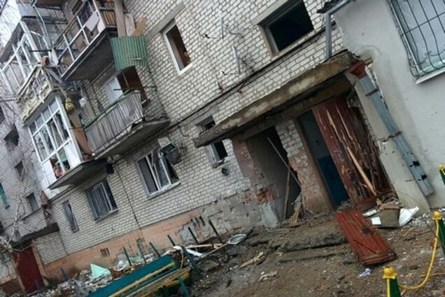 Счастье превращается в руины, Станицу Луганскую обстреляли 'Грады' боевиков с территории роддома: видеофакт