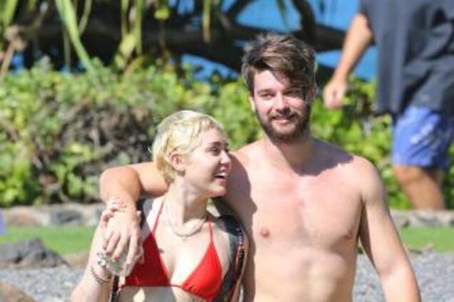 Майли Сайрус и Патрик Шварценеггер наслаждаются друг другом на Гавайях