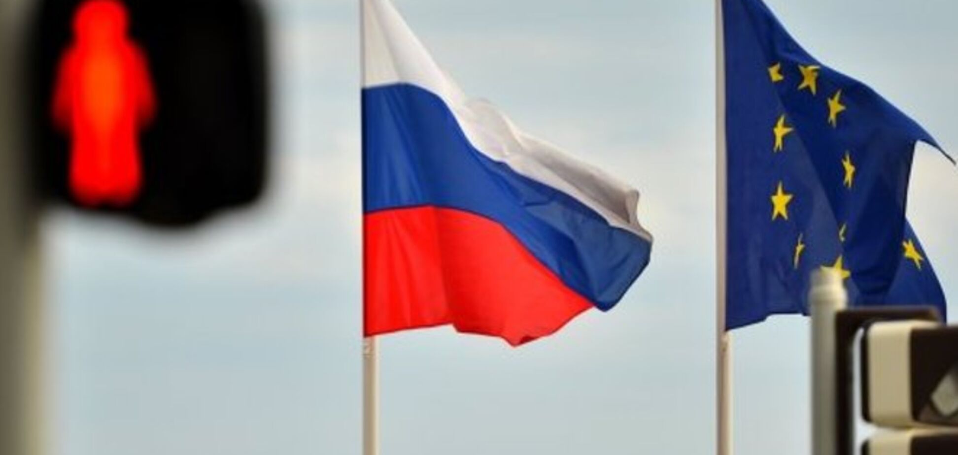 Россия думает над ответным 'черным списком' невъездных лиц, но показывать его Евросоюзу пока не хочет