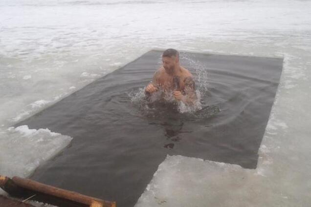 Рэпер Ларсон рассказал, как окунался в прорубь на Крещение и как увидел Божье знамение