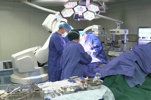 В Китае провели первую операцию по восстановлению спинного мозга