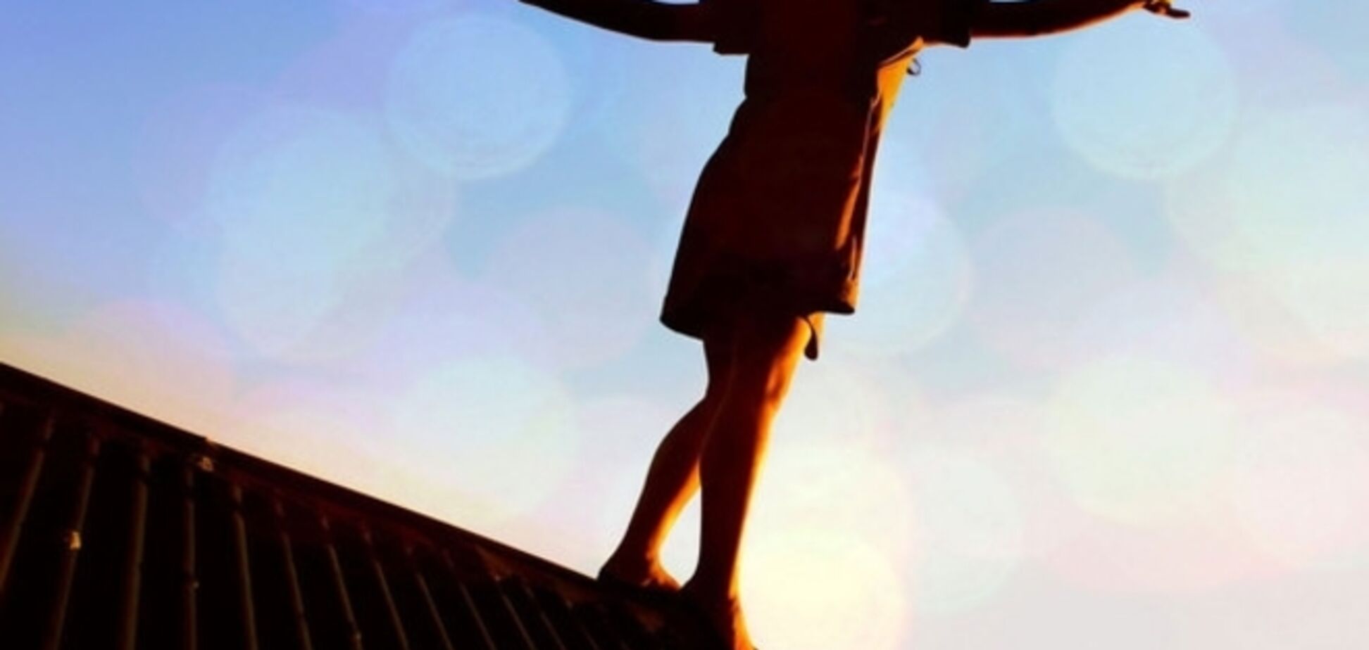 В Харькове 18-летняя девушка спрыгнула с крыши многоэтажки