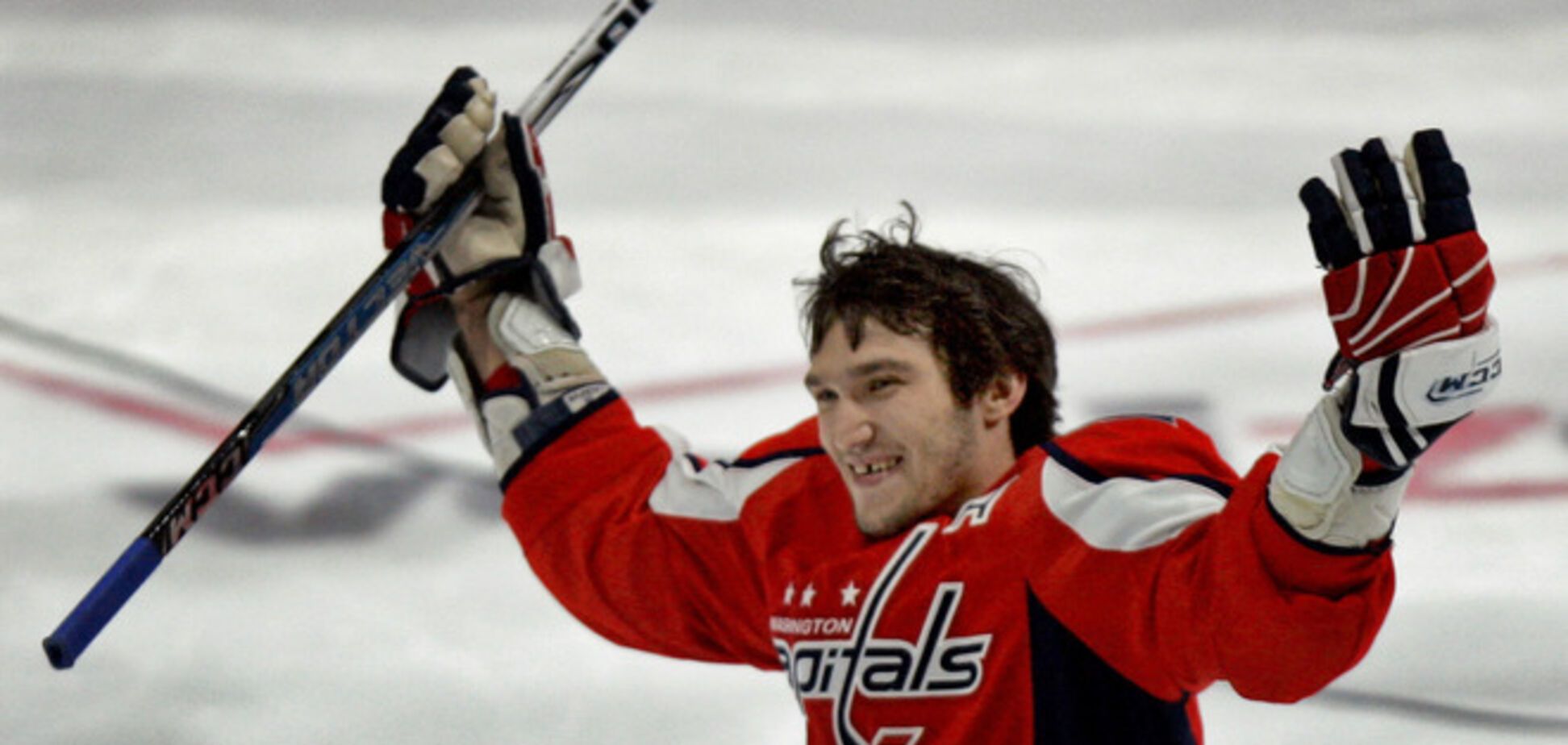 Россиянин Овечкин 'убил' камеру в матче НХЛ: видео инцидента