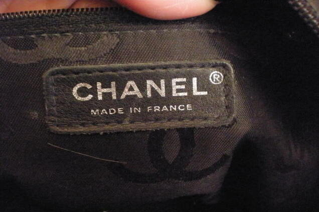 Украинские депутаты прячут часы за манжетами, а брендовые бирки срезают с одежды