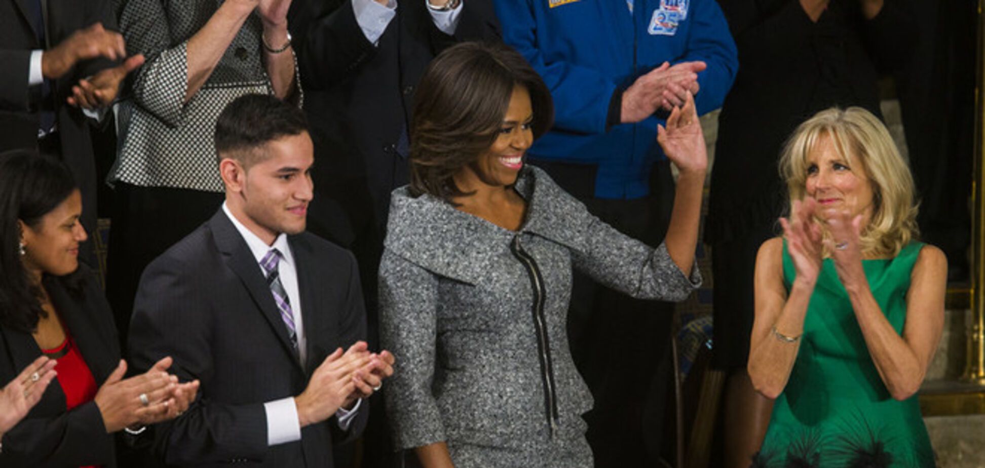 Мішель Обама слухала виступ чоловіка в Конгресі США в костюмі 'Правильної дружини'. Фотофакт