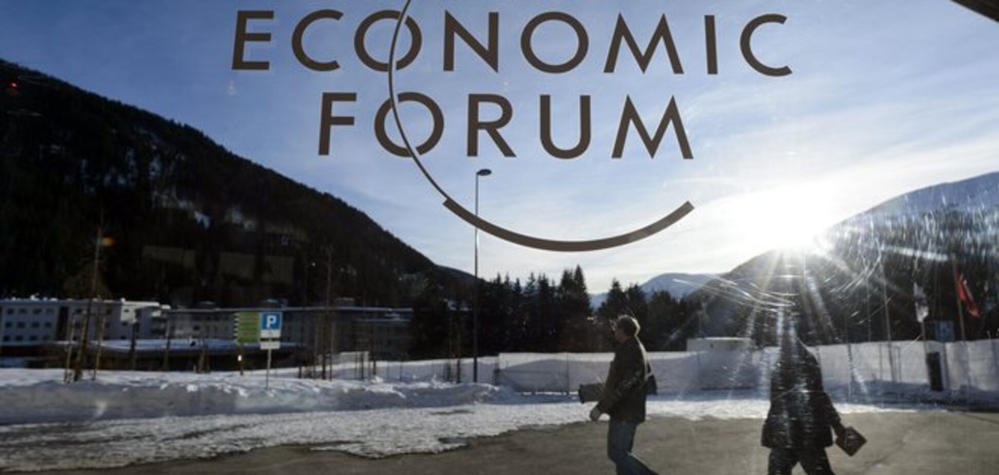 Попавшие под санкции ЕС и США российские компании устроили в Давосе 'русские' гуляния