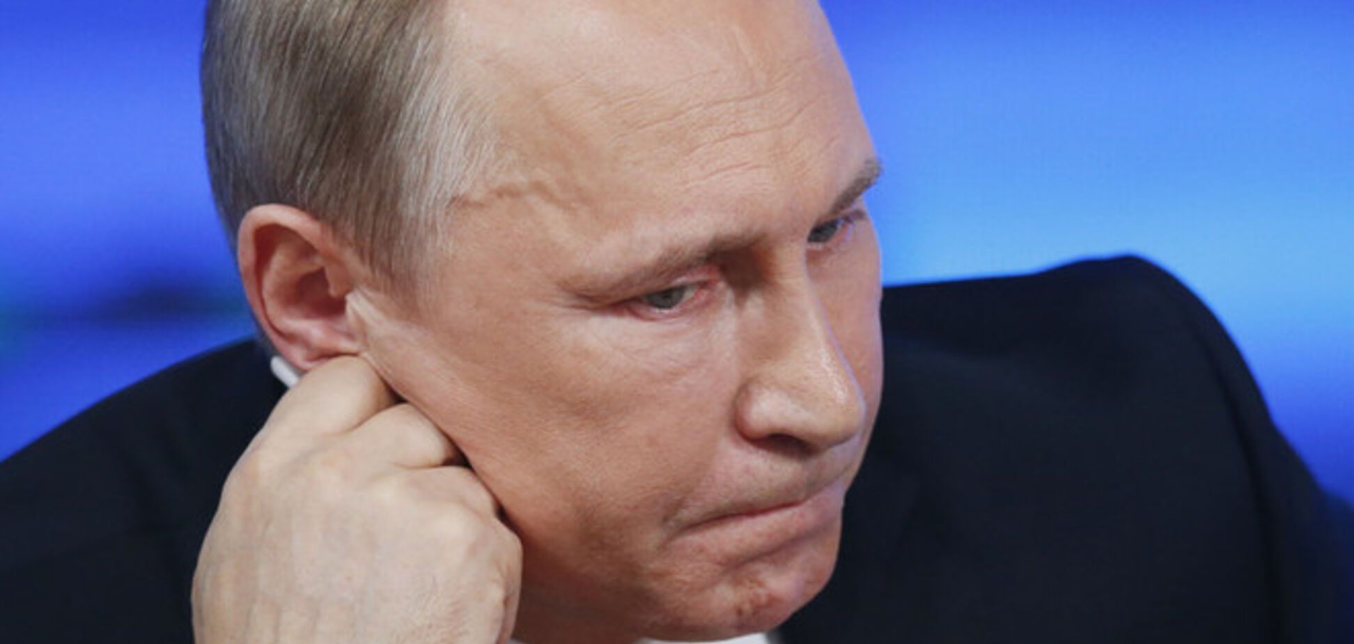 Путіну порадили новий рецепт боротьби з кризою: нюхати клей 'Момент'