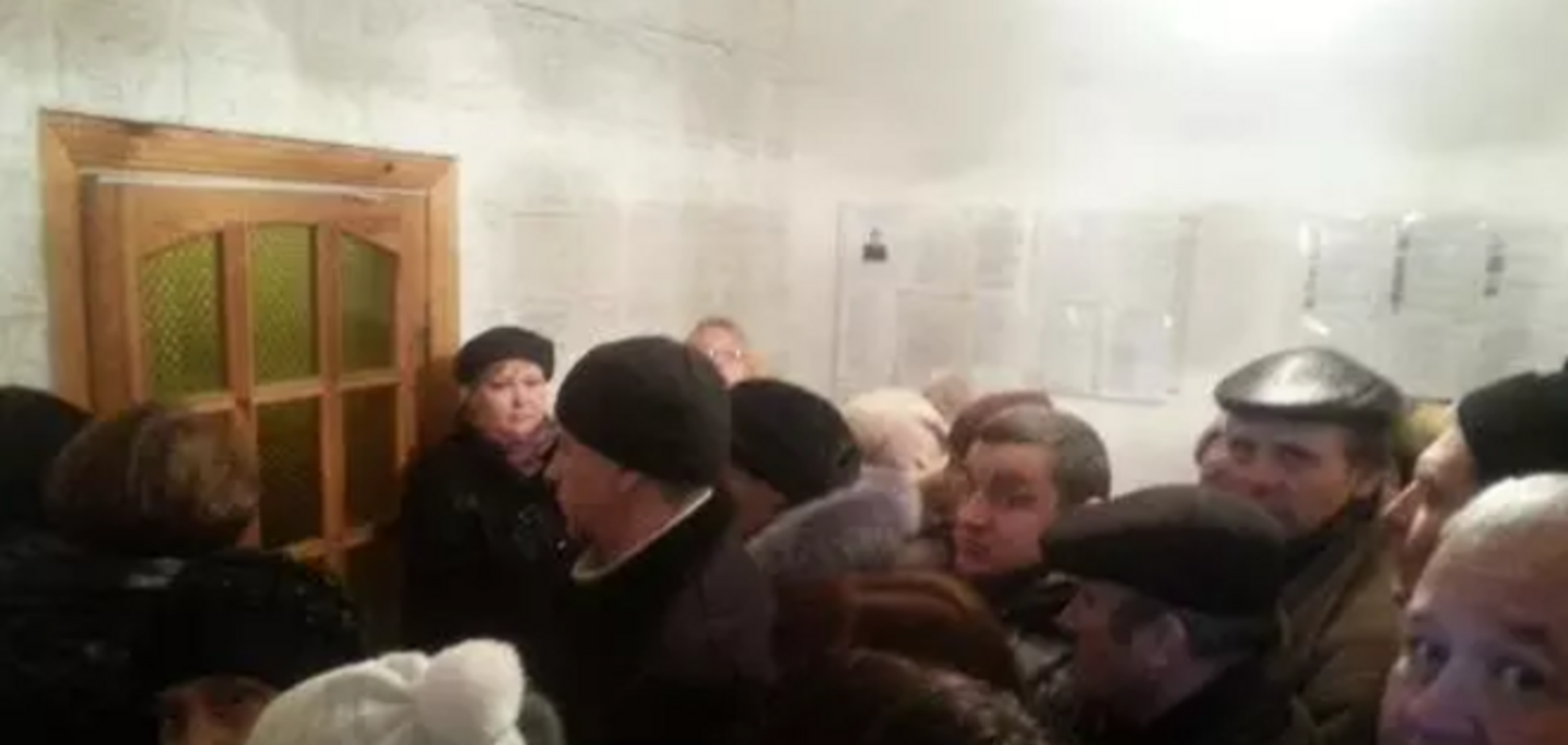 Единственный на Луганщине пункт оформления пропусков работает всего 4 часа в день: люди дико возмущены
