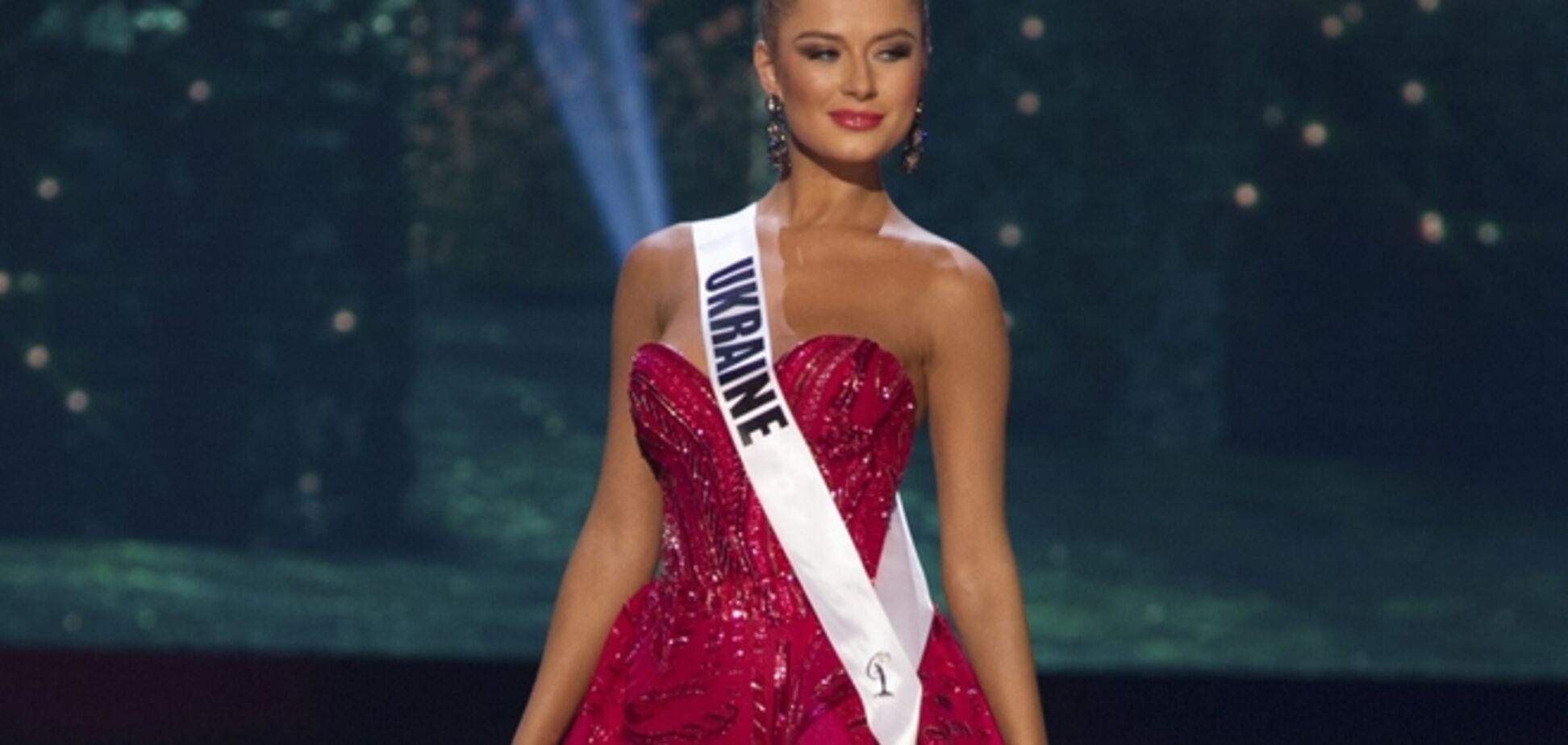 'Мисс Вселенная 2015': украинка поразила роскошным платьем и длинными ногами