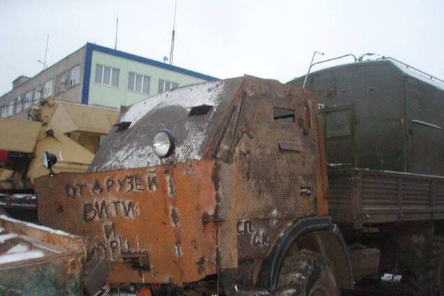 Одесситы соорудили для АТО бронетрактор 'Мойдодыр' с душем и стиральной машиной: опубликованы фото