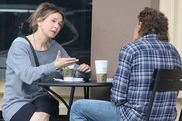 Изможденная отдыхом: Рене Зеллвегер плохо выглядит без макияжа