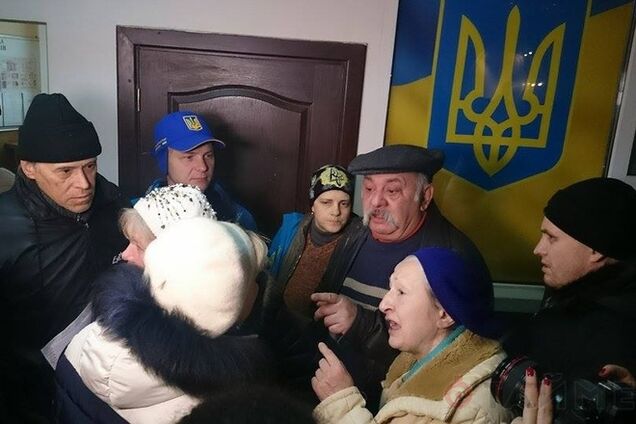'Евромайдановцы' и 'куликовцы' устроили потасовку на заседании суда по майской трагедии в Одессе