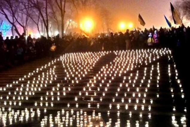 В Одессе выложили герб Украины из тысячи зажженных лампадок. Фото- и видеофакт