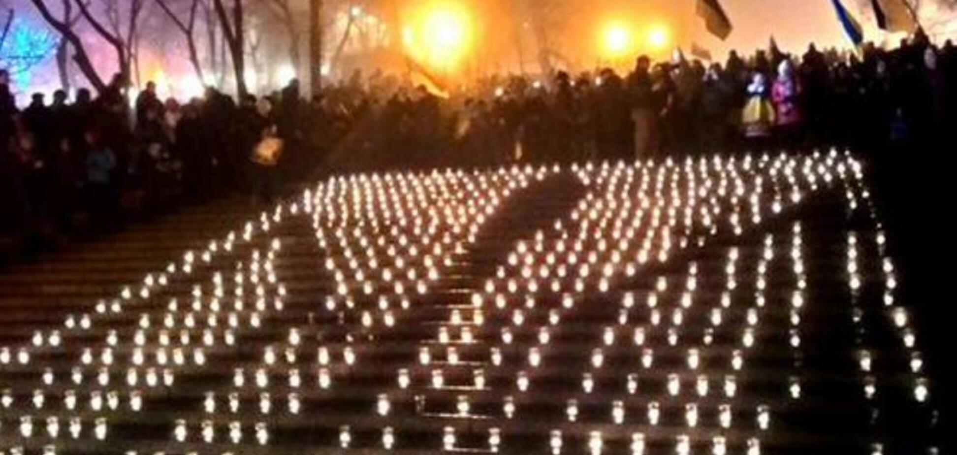 В Одессе выложили герб Украины из тысячи зажженных лампадок. Фото- и видеофакт