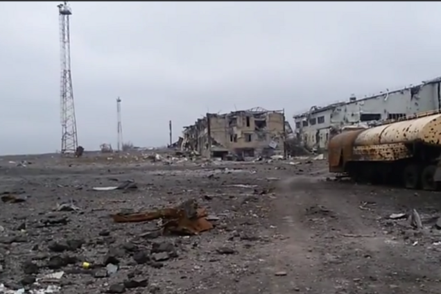 Эксперт назвал три причины, почему донецкий аэропорт сдавать нельзя