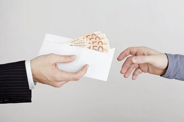 Экс-главу МВД Румынии арестовали за взятку в полмиллиона евро