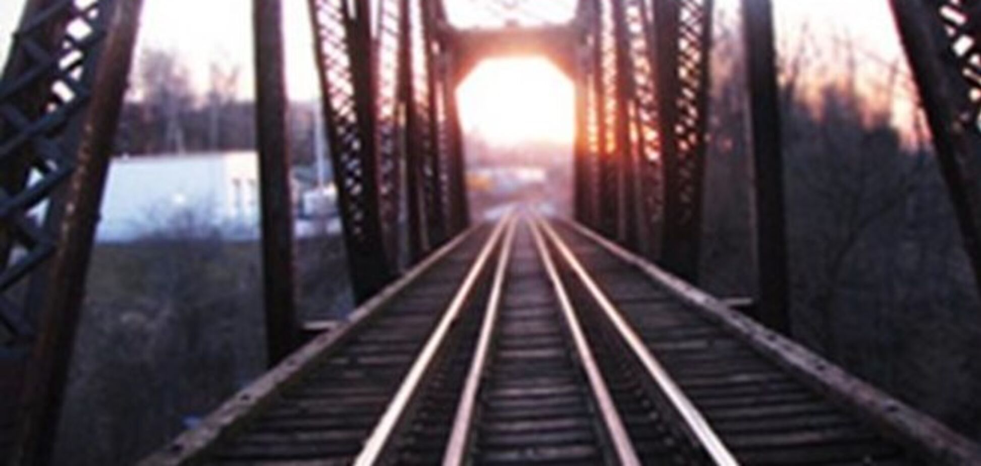 В Мариуполь снова пустили поезда после подрыва моста в Запорожской области