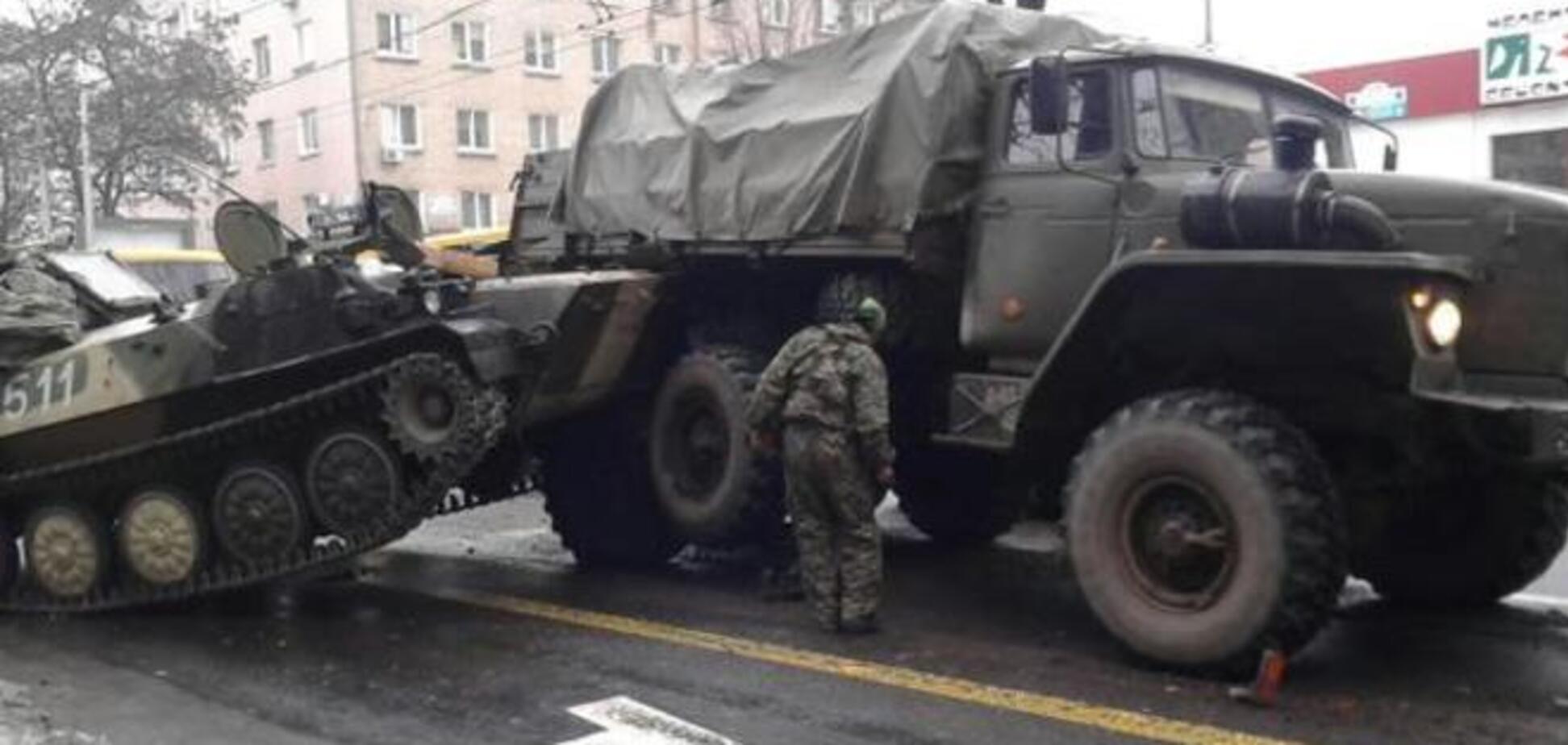Террористы в центре Донецка протаранили маршрутку