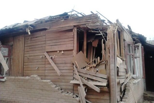 Террористы снова обстреляли Счастье, разрушены дома: фото- и видеофакт