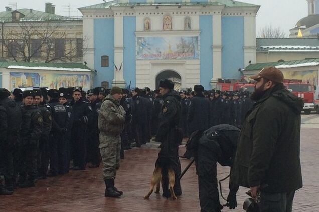 Улицы Киева начали усиленно патрулировать