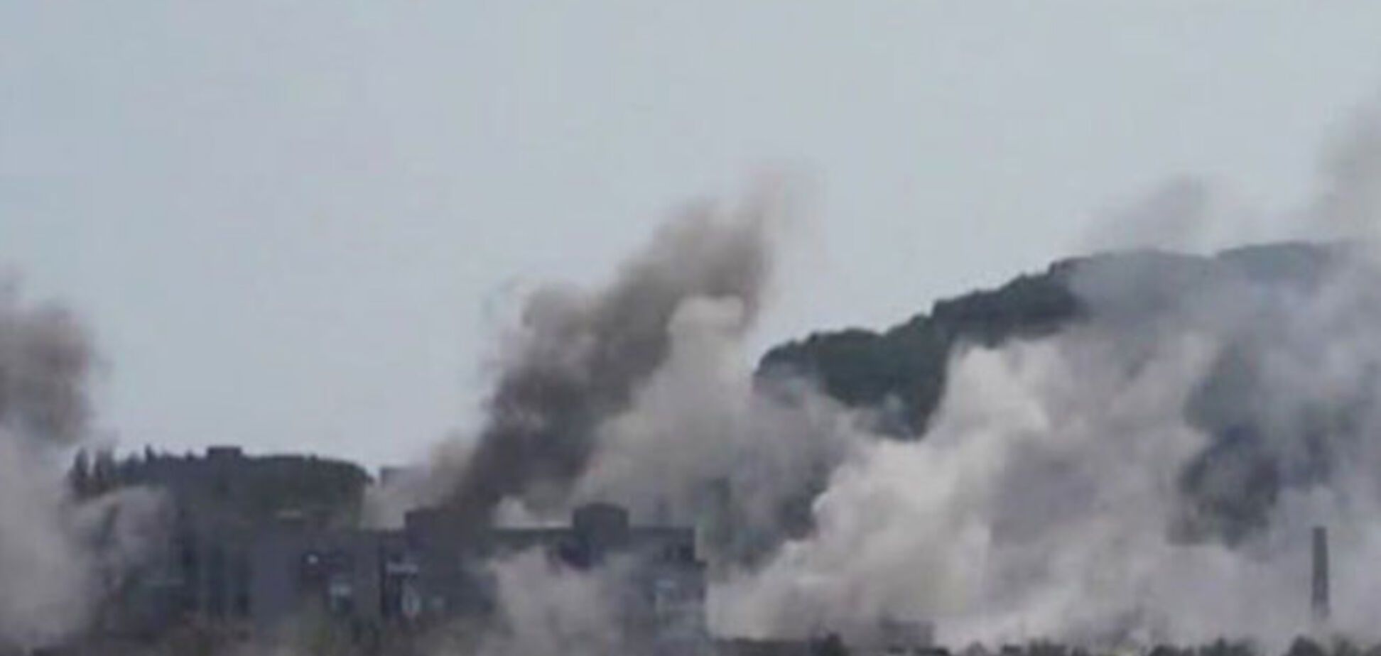 Нарастают бои в Горловке: люди массово покидают город, раненых боевиков 'сортируют'