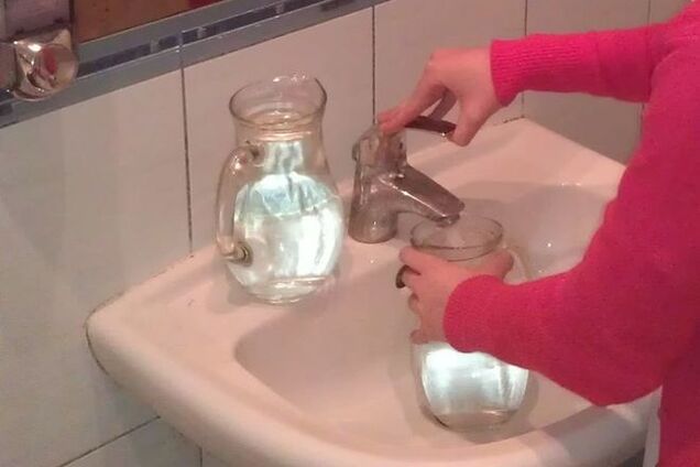 В Киевсовете поят депутатов чаем с водой из умывальника: фотофакт