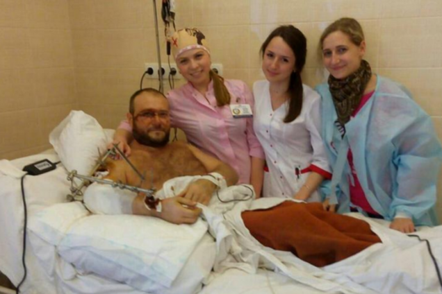 Появились первые фото прооперированного Яроша: у лидера 'Правого сектора' не работает правая рука