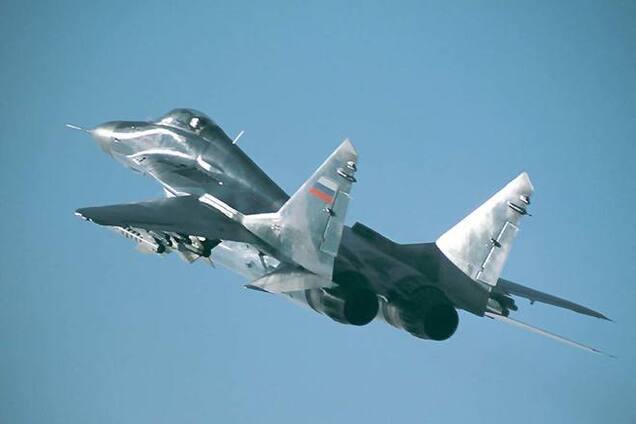 В небе над Луганщиной были замечены три российских истребителя