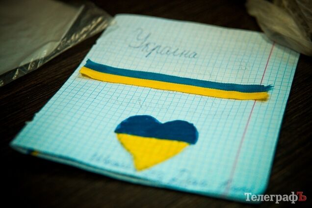 Маленькая дочка погибшего бойца до сих пор отправляет в зону АТО печенье: это для других пап, живых