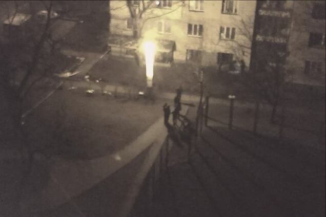 В Киеве во дворе жилого дома прогремел взрыв: опубликованы фото