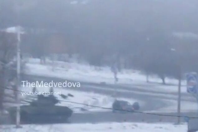 Колонна танков движется на Стаханов: видео от очевидца