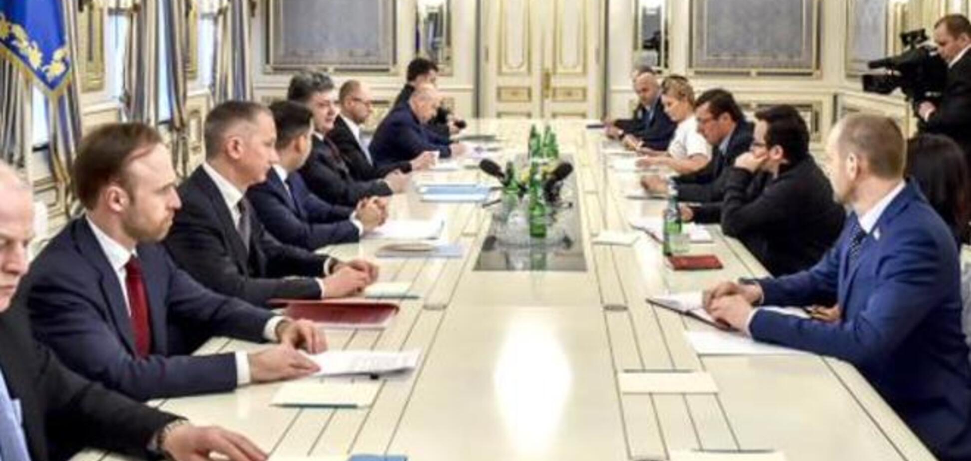Порошенко провел встречу с коалицией: Украина укрепляет оборону