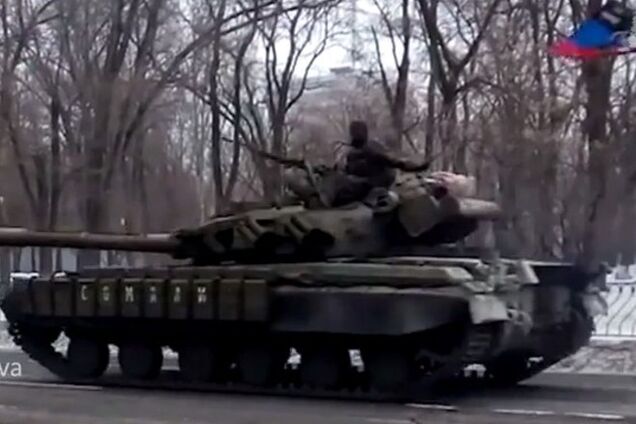 Колона бронетехніки терористів рухається на Піски: опубліковано відео