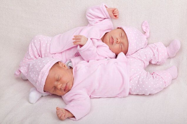 Россиянка родила двойню и подарила одного из младенцев подруге