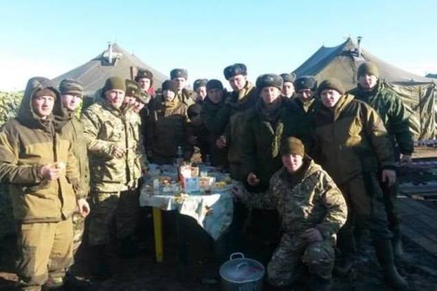 Российские десантники оплакивают своих сослуживцев, погибших в зоне АТО: фото- и видеофакты