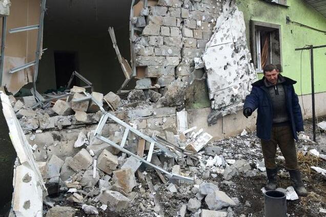 Бойовики обстріляли позиції сил АТО у Станиці Луганській, військові зміцнюють оборону: фотофакт