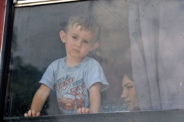 75 детей вывезли из обстреливаемых Марьинки и Красногоровки