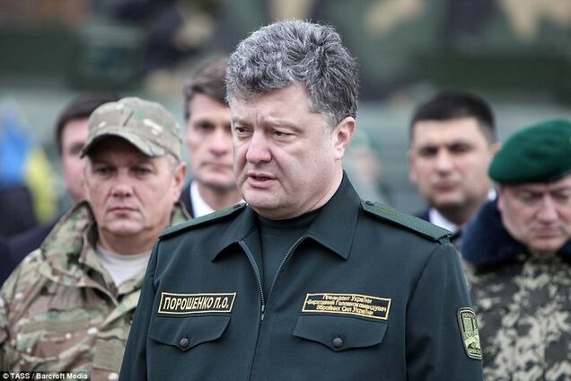 Порошенко обсудит с коалицией возможность введения военного положения