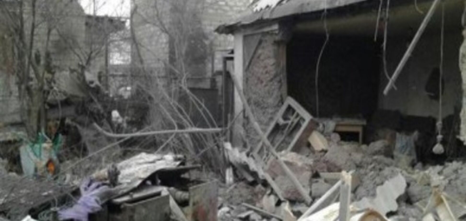 Всю ніч Донецьк стрясали вибухи: є загиблий і близько 20 поранених. Опубліковані фото руйнувань