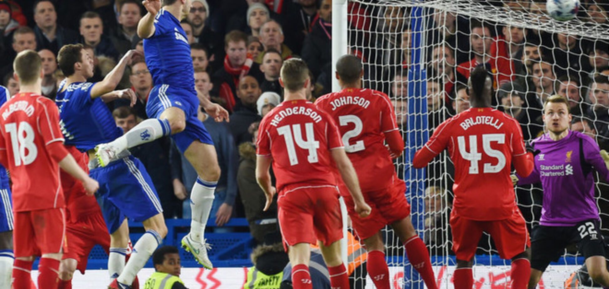 'Челси' драматично вышел в финал Кубка лиги