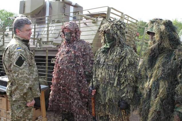 Рада разрешила Порошенко возвращать на службу люстрированных военных