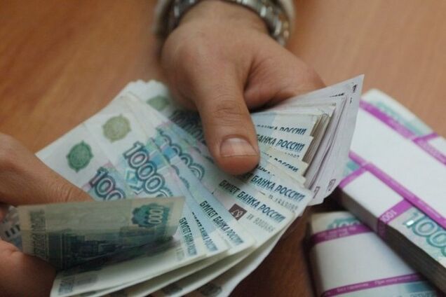 В оккупированном Крыму в разы уменьшили зарплаты бюджетникам