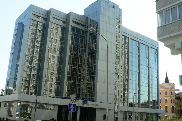 Бланк перечисляет деньги 'Укрзалiзницi' на предприятия Ахметова в Крыму