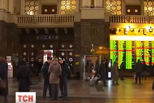 На киевском ж/д вокзале ввели усиленные меры безопасности