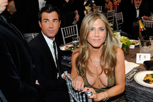 Дженнифер Энистон опять всех смутила своей грудью